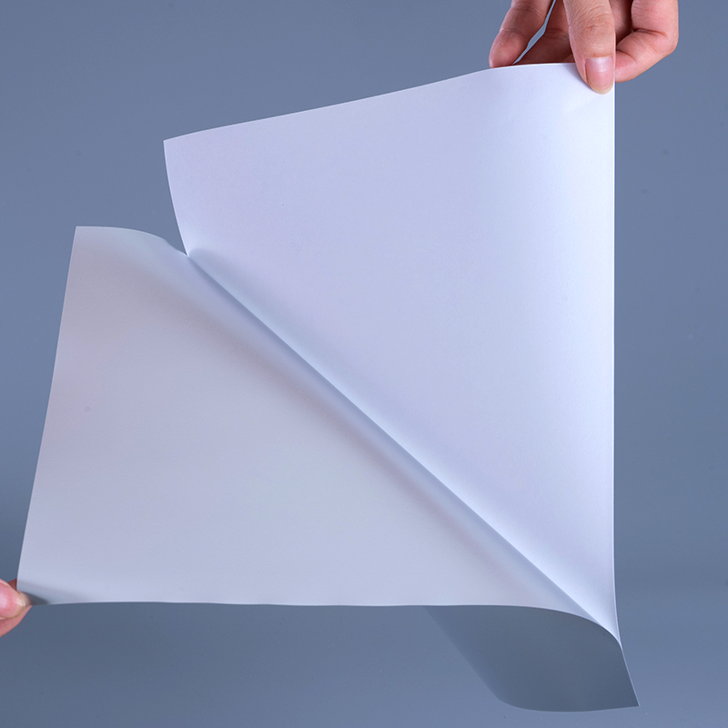 Film bahan Label PET Perak Matt 50mic dengan Perekat Akrilik Berbasis Air untuk Pencetakan Inkjet UV