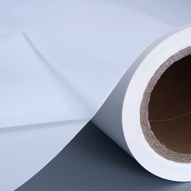 Bahan Label Film Vinyl PET Gloss 25mic dengan Perekat Akrilik Jumbo Roll untuk Pencetakan Inkjet