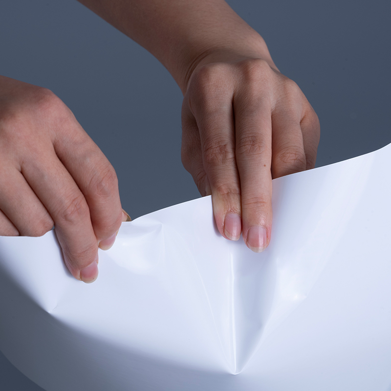 Bahan Label Film Vinyl PET Gloss 25mic dengan Perekat Akrilik Jumbo Roll untuk Pencetakan Inkjet