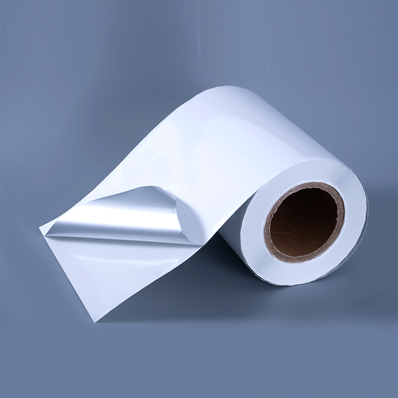 Label Perekat Diri Film Poliester Aluminisasi Putih Mengkilap 25mik dengan Perekat Akrilik Berbasis Air untuk Pencetakan Inkjet