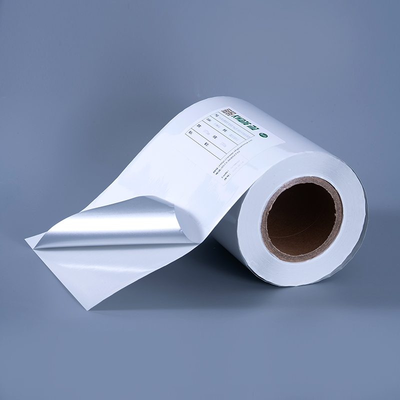 Label Perekat Diri Film Poliester Aluminisasi Putih Mengkilap 25mik dengan Perekat Akrilik Berbasis Air untuk Pencetakan Inkjet