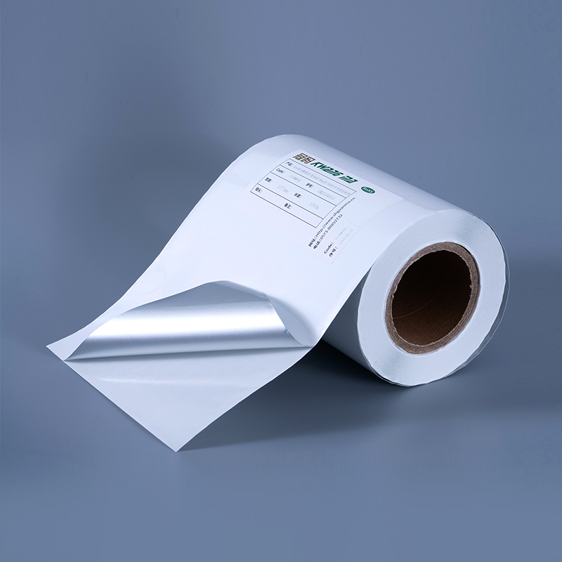 Label Perekat Diri Film Poliester Aluminisasi Putih Mengkilap 25mik dengan Perekat Akrilik Berbasis Air untuk Pencetakan Inkjet